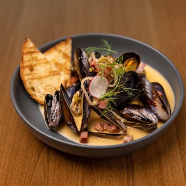 Northwest Fresh Black Mussels.